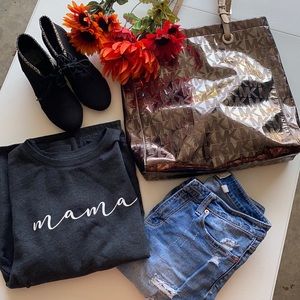 Positive Tees Small “Mama” crewneck sweatshirt!❤️